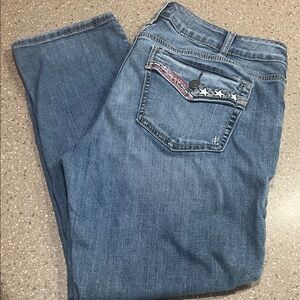 Silver Jeans Women's Blue Cropped Jeans with Star Pocket Trim